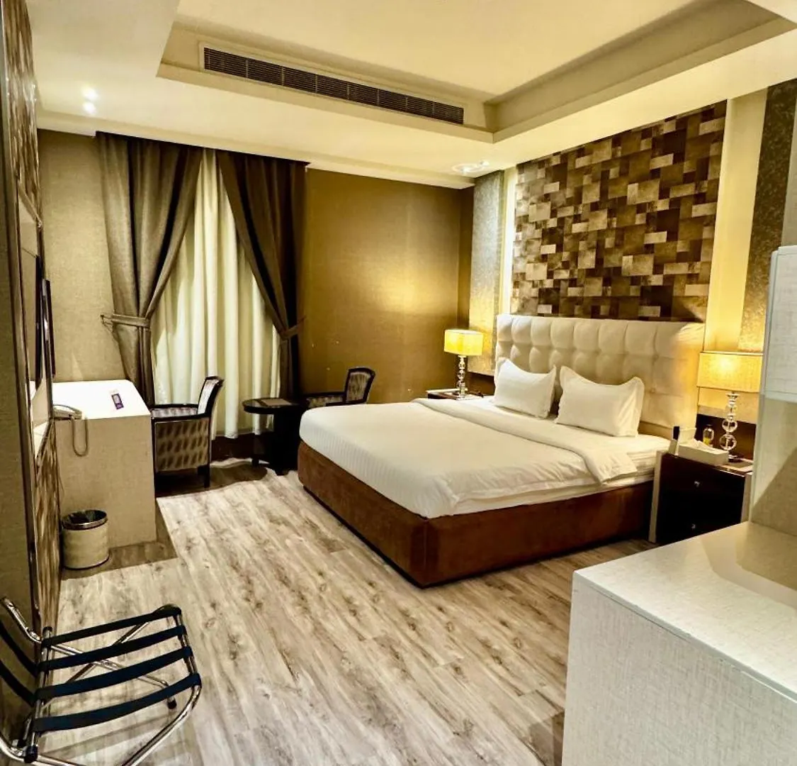 Elite Suites Hotel - Al Sahafah 리야드 4*,